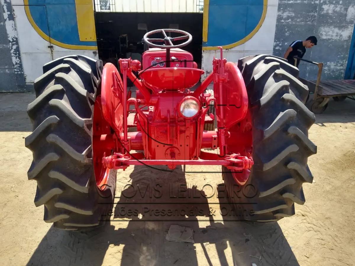 TRATOR INTERNACIONAL FARMALL D-430