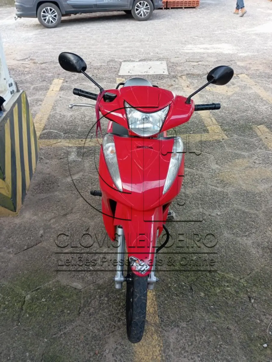LOTE 004 - UMA MOTOCICLETA HONDA BIZ 125, PLACA IYG9763