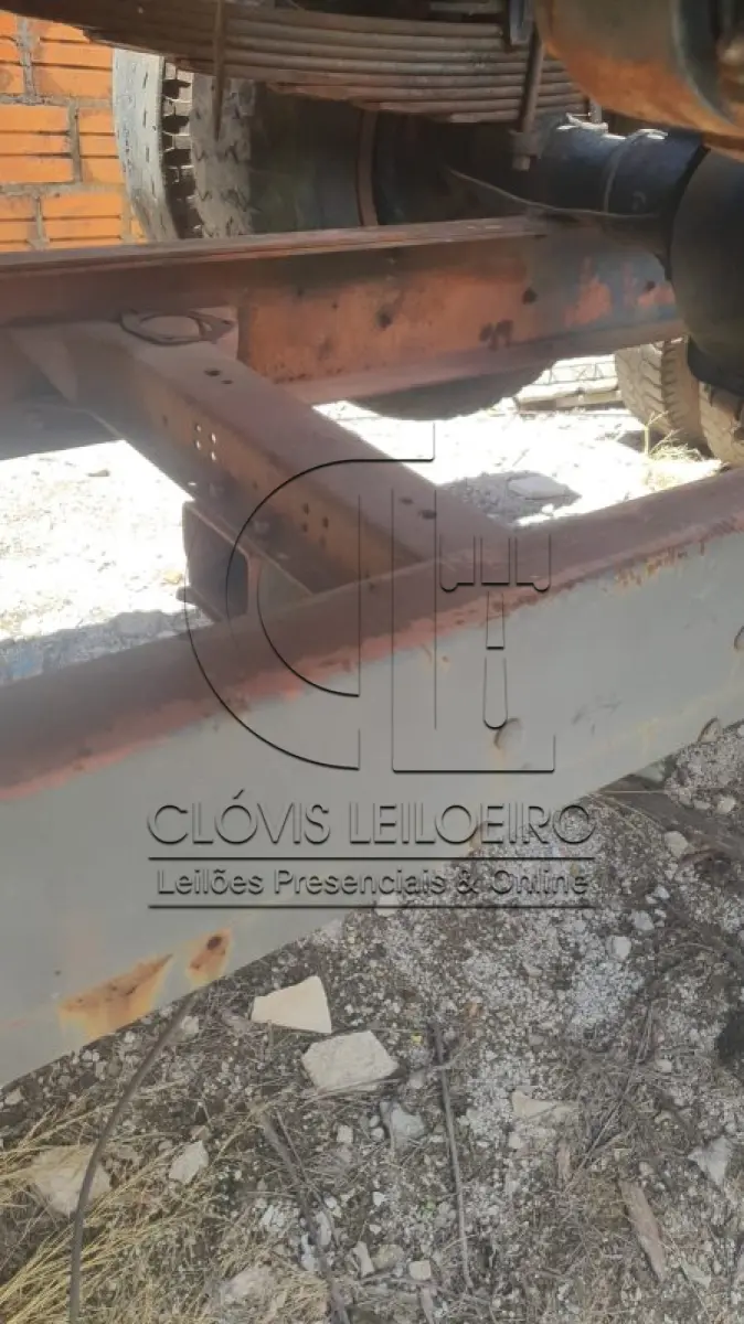 LOTE 026 - UM CHASSI de Caminhão, marca Mercedes Benz, toco