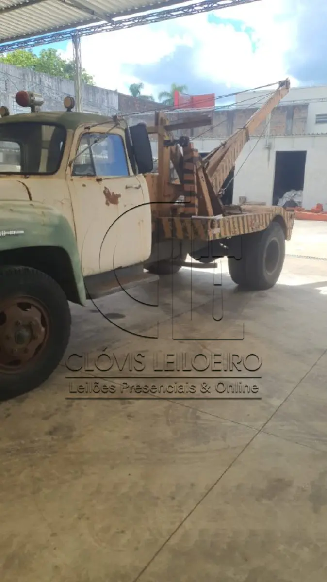 LOTE 009 - UM CAMINHÃO, marca Chevrolet Brasil, guincho