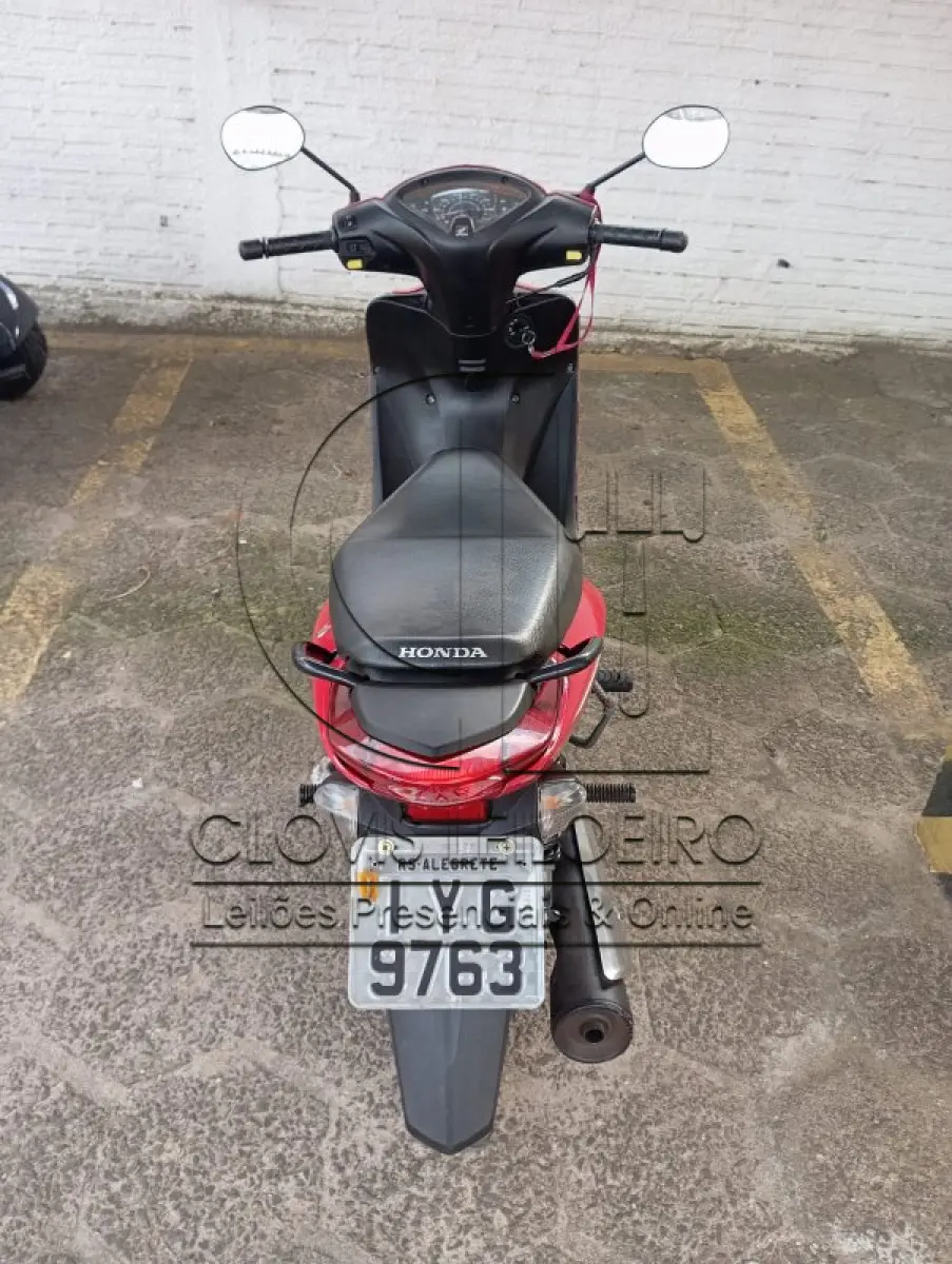 LOTE 004 - UMA MOTOCICLETA HONDA BIZ 125, PLACA IYG9763