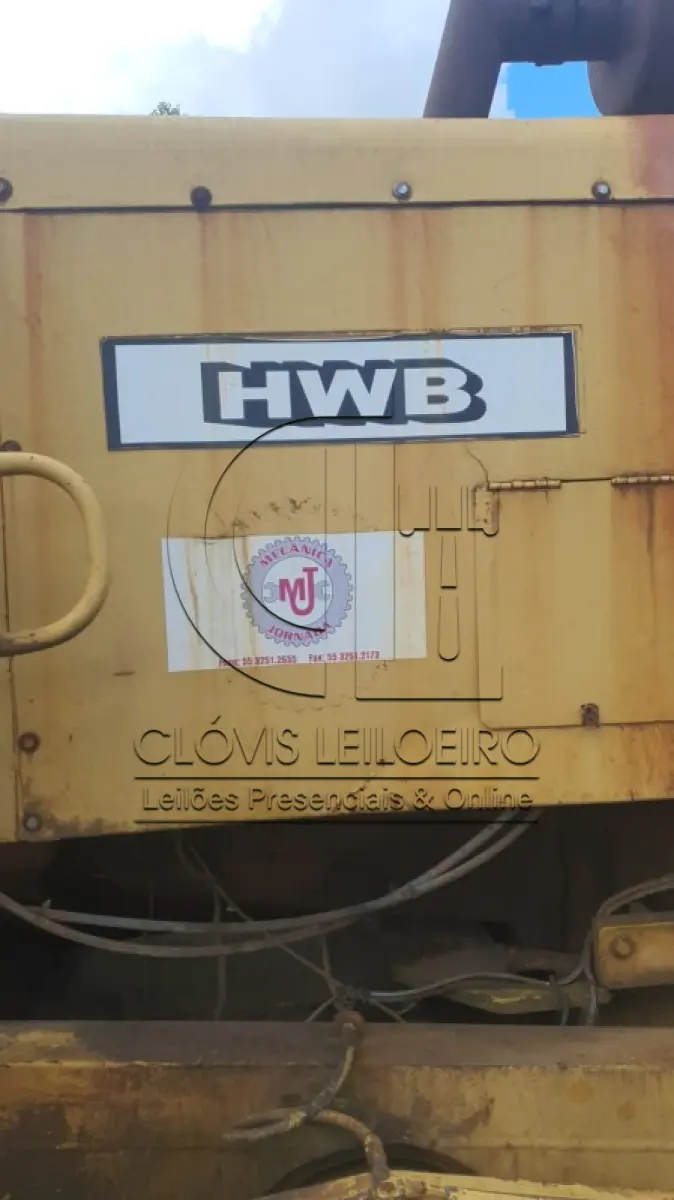 LOTE 021 - UMA MOTONIVELADORA, marca Huber Warco HWB 11 - DS