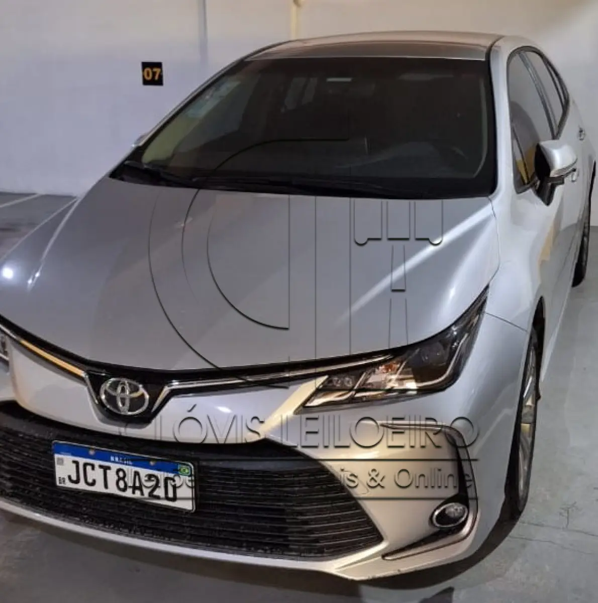 LOTE 000 - UM COROLA E DUAS HYLUX.