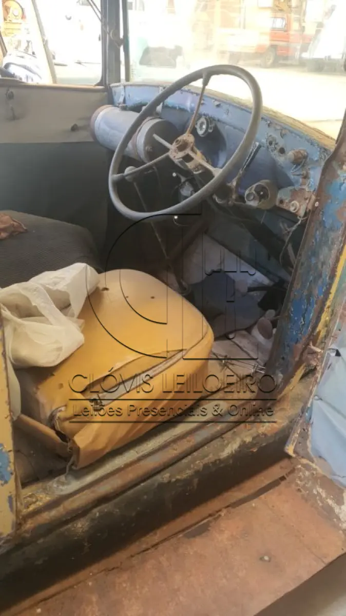 LOTE 011 - VEICULO ANTIGO, marca Ford, modelo Alcapone