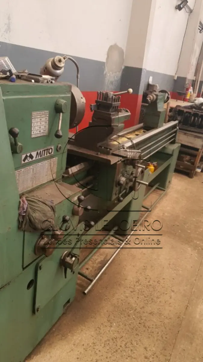 LOTE 007 - UM TORNO, mecânico marca Mitto