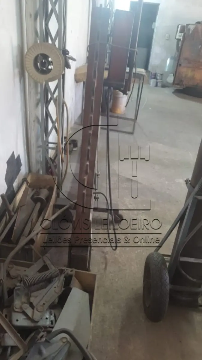 LOTE 031 - UM CYBORG, marca Skay, com capacidade 21 toneladas