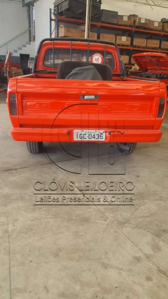 LOTE 004 - UMA CAMINHONETE, marca Ford, mod. F-1000, Placa IGC 0436