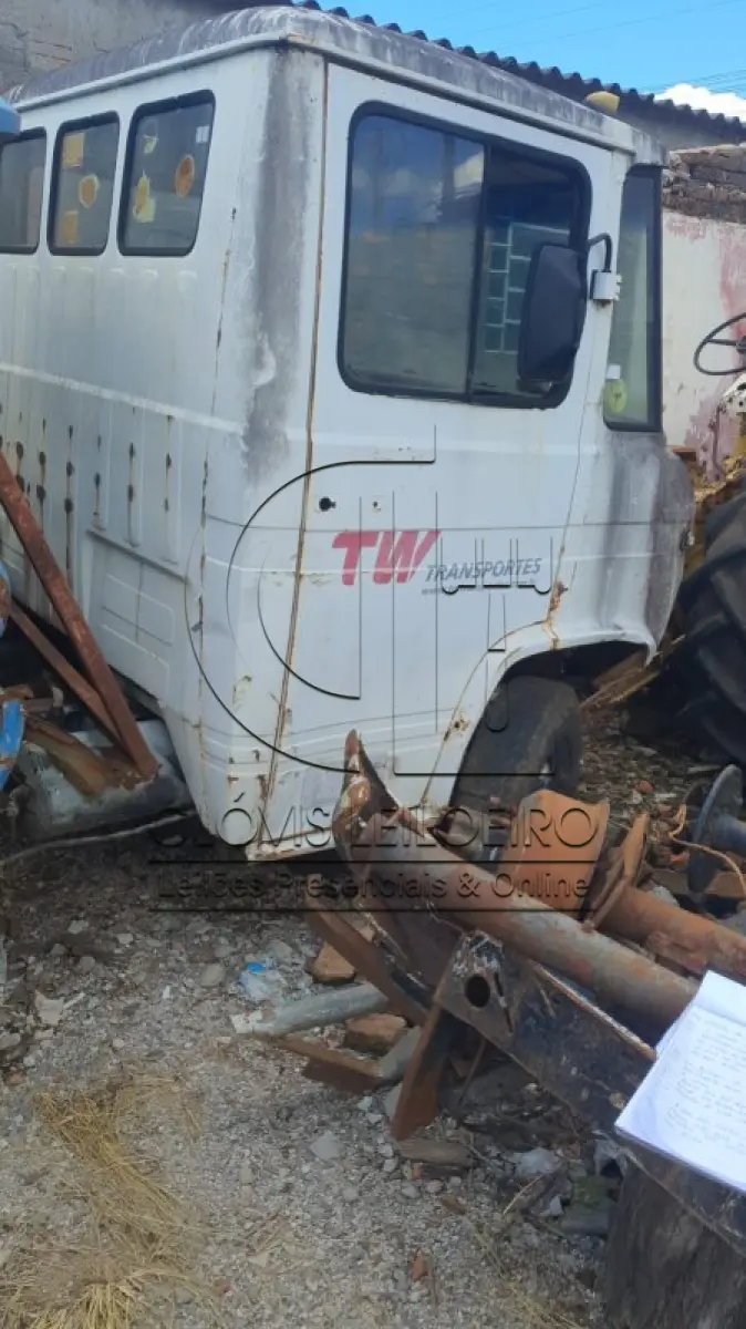 LOTE 041 - UM CAMINHÃO, marca Mercedes Benz, modelo 608, Placa ICL-2205 Ano/Mod. 1973/1973