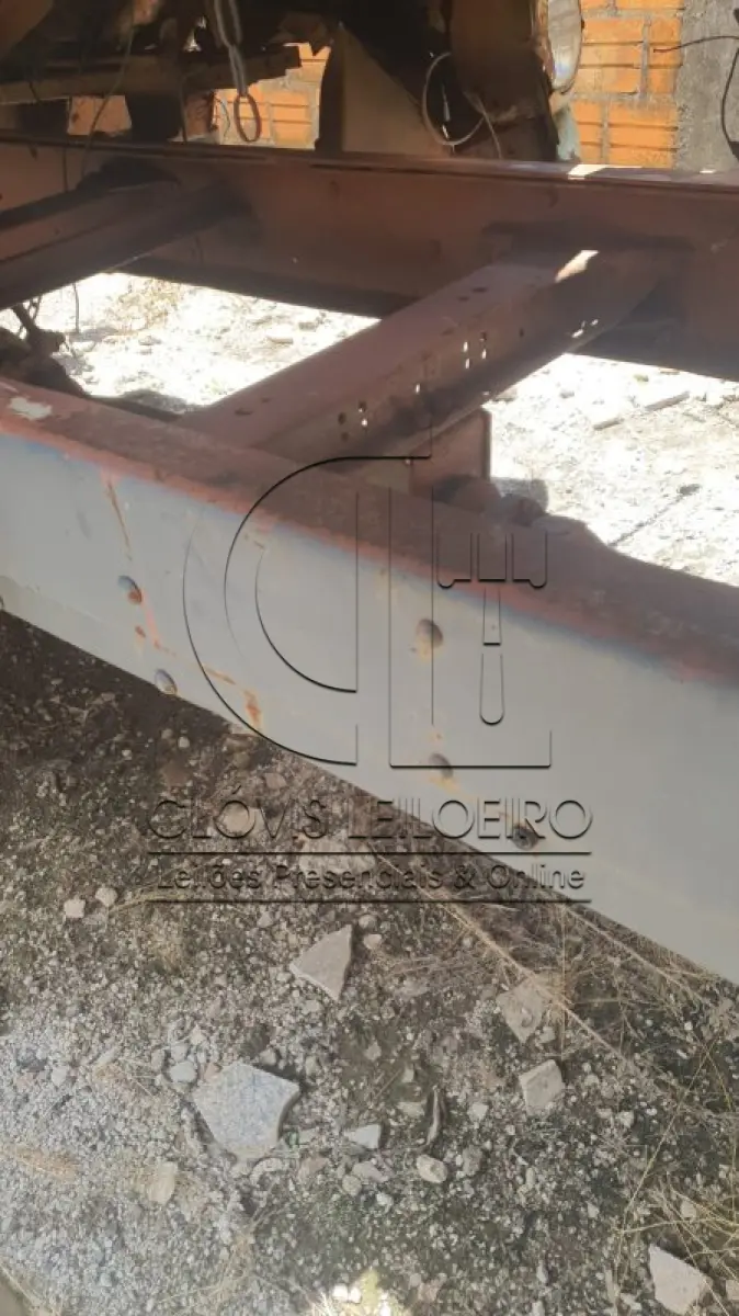LOTE 026 - UM CHASSI de Caminhão, marca Mercedes Benz, toco