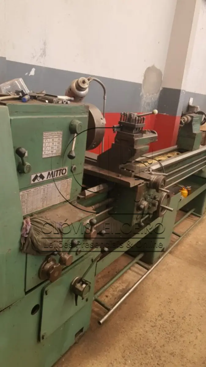 LOTE 007 - UM TORNO, mecânico marca Mitto