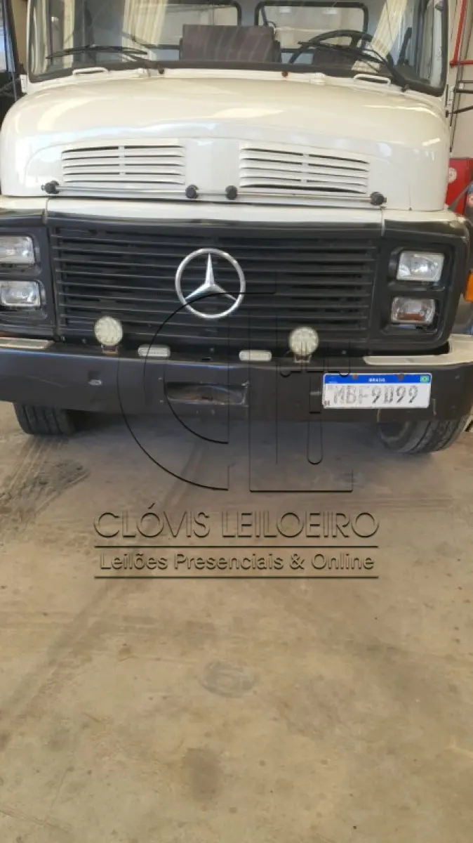 LOTE 001 - UM CAMINHÃO, marca M. Benz L2213