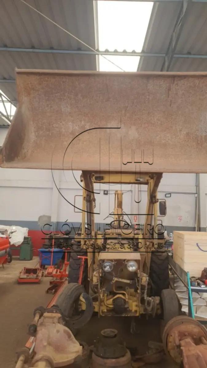 LOTE 008 - UMA RETRO ESCAVADEIRA, marca Case, Modelo 580 E