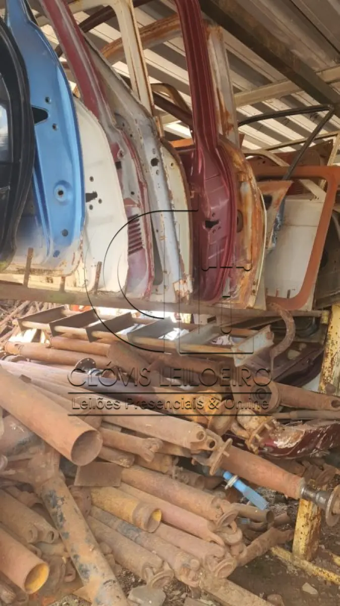 LOTE 018 - PORTAS E PARACHOQUES, para veículos, em um lote