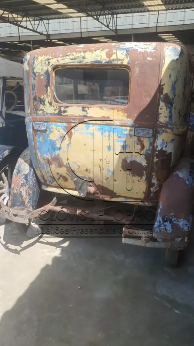 LOTE 011 - VEICULO ANTIGO, marca Ford, modelo Alcapone