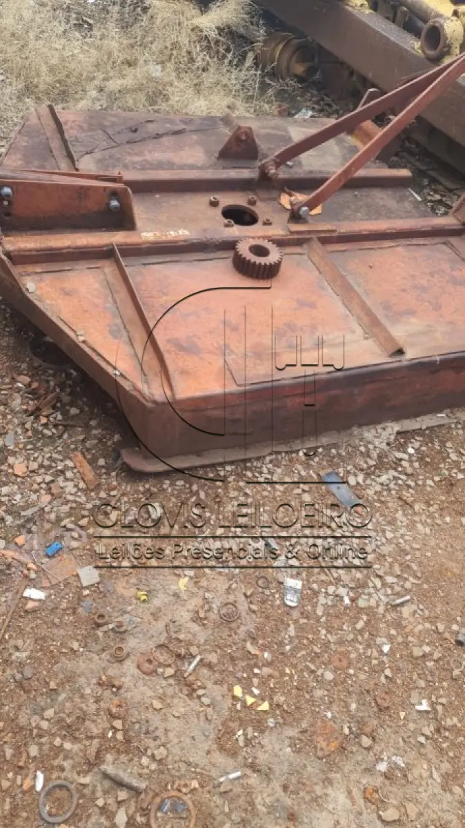 LOTE 023 - UMA ROÇADEIRA, hidráulica, sem marca definida 