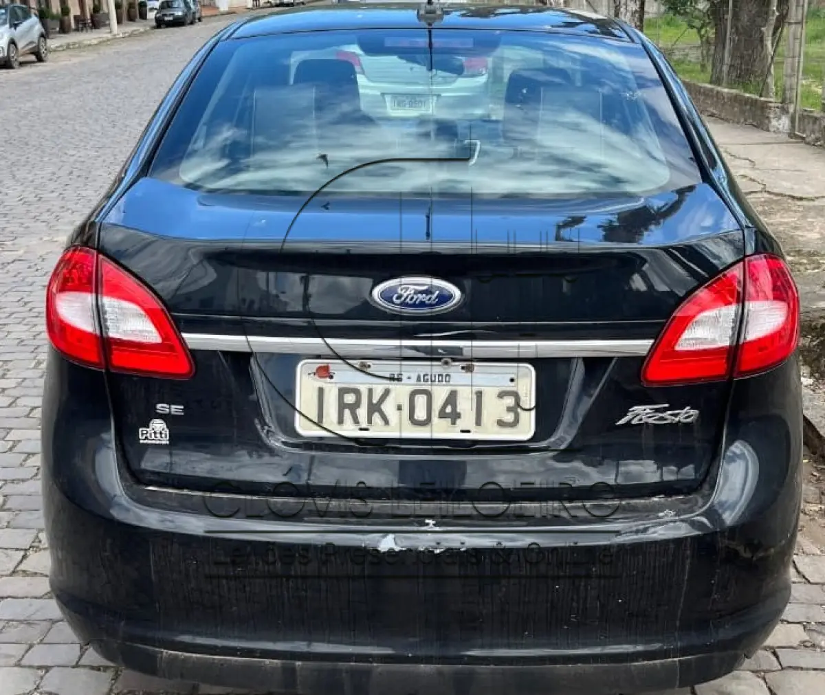 LOTE 001 - UM VEICULO FORD FIESTA SEDAN SE