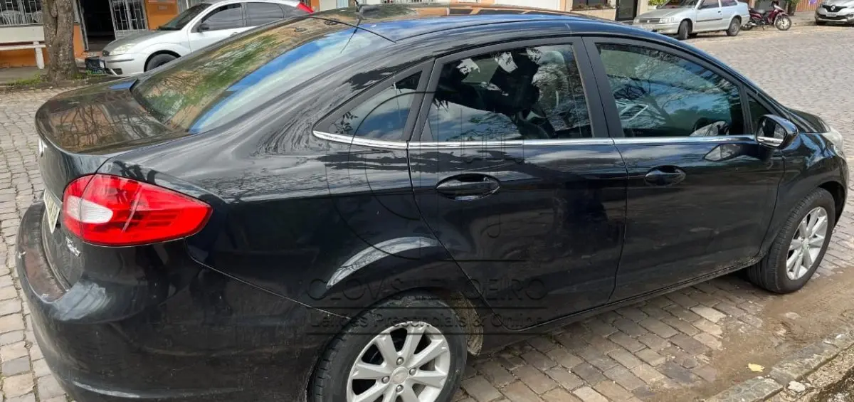 LOTE 001 - UM VEICULO FORD FIESTA SEDAN SE