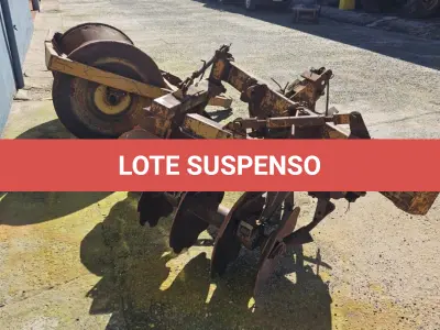 LOTE 001 - UMA TAIPADERA MARCA BOELTER