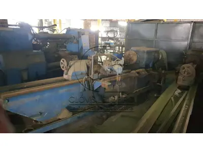 Um torno copiador com equipamentos marca ROMI, n° 0083X.