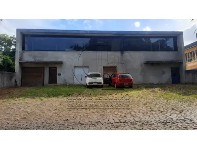 UM IMÓVEL COMERCIAL