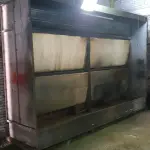 UMA CORTINA D’AGUA PARA PINTURA COM EXAUSTORES, N° 0089X.