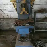 UMA PRENSA DE FRICÇÃO, MARCA PANAMBRA, N° 1217/2, CAPACIDADE DE 80 TONELADAS.