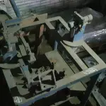 UM DISPOSITIVO PARA ALINHAMENTO DE TRUCK DE ESTEIRA, N° 0081X.