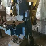 UMA PRENSA DE FRICÇÃO, MARCA PANAMBRA, N° 1217/2, CAPACIDADE DE 80 TONELADAS.