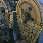 UMA PRENSA DE FRICÇÃO, MARCA PANAMBRA, N° 1217/2, CAPACIDADE DE 80 TONELADAS.