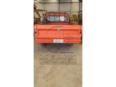 LOTE 003 - UMA CAMINHONETE, marca Ford, modelo F-1000, Placa IFQ-3717,