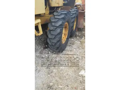 LOTE 021 - UMA MOTO NIVELADORA, marca Huber Warco HWB 11 - DS