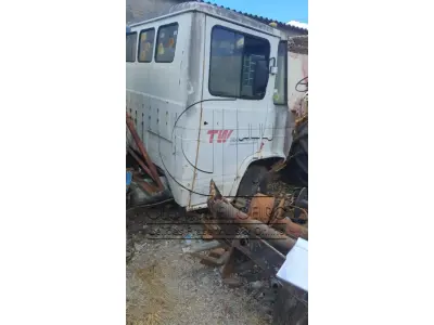 LOTE 041 - UM CAMINHÃO, marca Mercedes Benz, modelo 608, Placa ICL-2205 Ano/Mod. 1973/1973