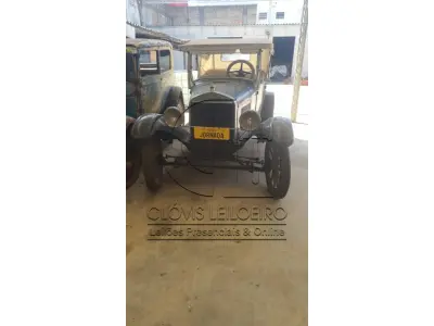 LOTE 010 - VEICULO ANTIGO, Marca Ford, 4 portas, USA