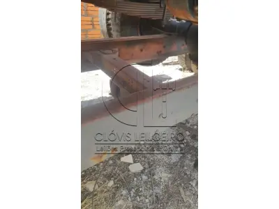LOTE 026 - UM CHASSI de Caminhão, marca Mercedes Benz, toco