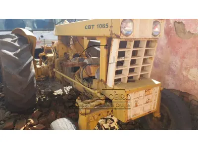 LOTE 040 - UM TRATOR, marca CBT, modelo 1065, sem motor e sem caixa 