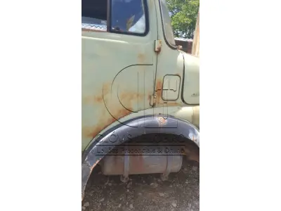 LOTE 025 - DUAS CABINES, para Caminhão marca Mercedes Benz, necessitando de reforma, valor individual R$ 6.000,00