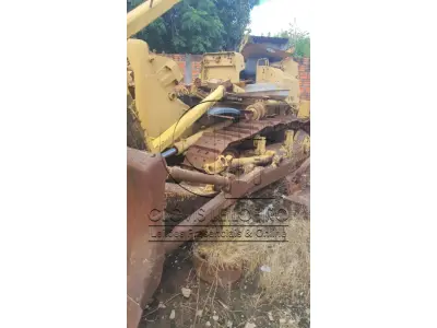 LOTE 022 - UM TRATOR, de esteira, marca Cartepiltar