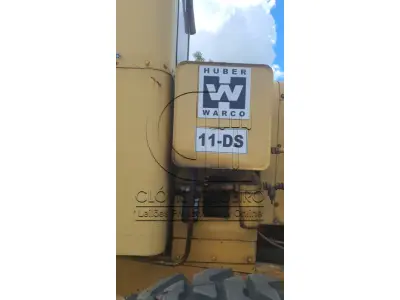 LOTE 021 - UMA MOTO NIVELADORA, marca Huber Warco HWB 11 - DS