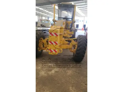 LOTE 002 - UMA MOTONIVELADORA, marca Volvo