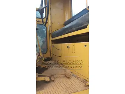 LOTE 022 - UM TRATOR, de esteira, marca Cartepiltar
