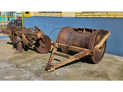 LOTE 001 - UMA TAIPADERA MARCA BOELTER