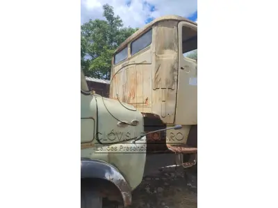 LOTE 025 - DUAS CABINES, para Caminhão marca Mercedes Benz, necessitando de reforma, valor individual R$ 6.000,00