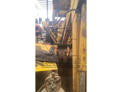 LOTE 008 - UMA RETRO ESCAVADEIRA, marca Case, Modelo 580 E