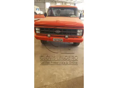 LOTE 004 - UMA CAMINHONETE, marca Ford, mod. F-1000, Placa IGC 0436