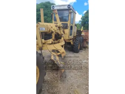 LOTE 021 - UMA MOTO NIVELADORA, marca Huber Warco HWB 11 - DS