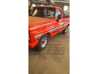 LOTE 004 - UMA CAMINHONETE, marca Ford, mod. F-1000, Placa IGC 0436