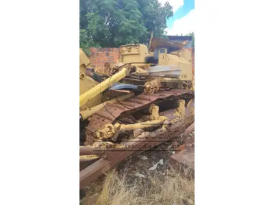 LOTE 022 - UM TRATOR, de esteira, marca Cartepiltar