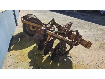 LOTE 001 - UMA TAIPADERA MARCA BOELTER