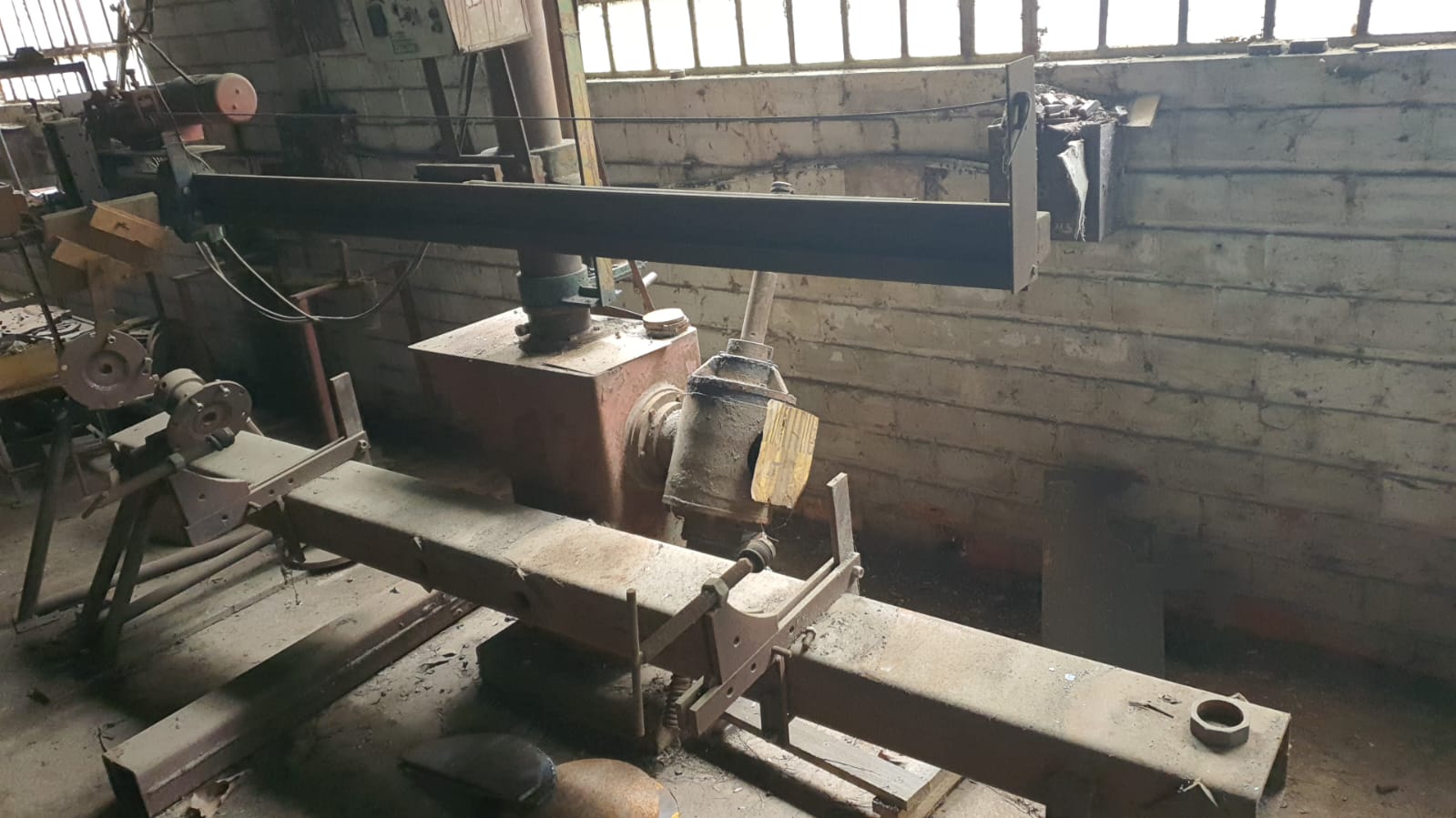 Foto de UM APARELHO DE SOLDAGEM, AUTOMÁTICO, SISTEMA ARCO PARA PREENCHIMENTO DA BANDA DE SOLDAGEM E ROLETES ...