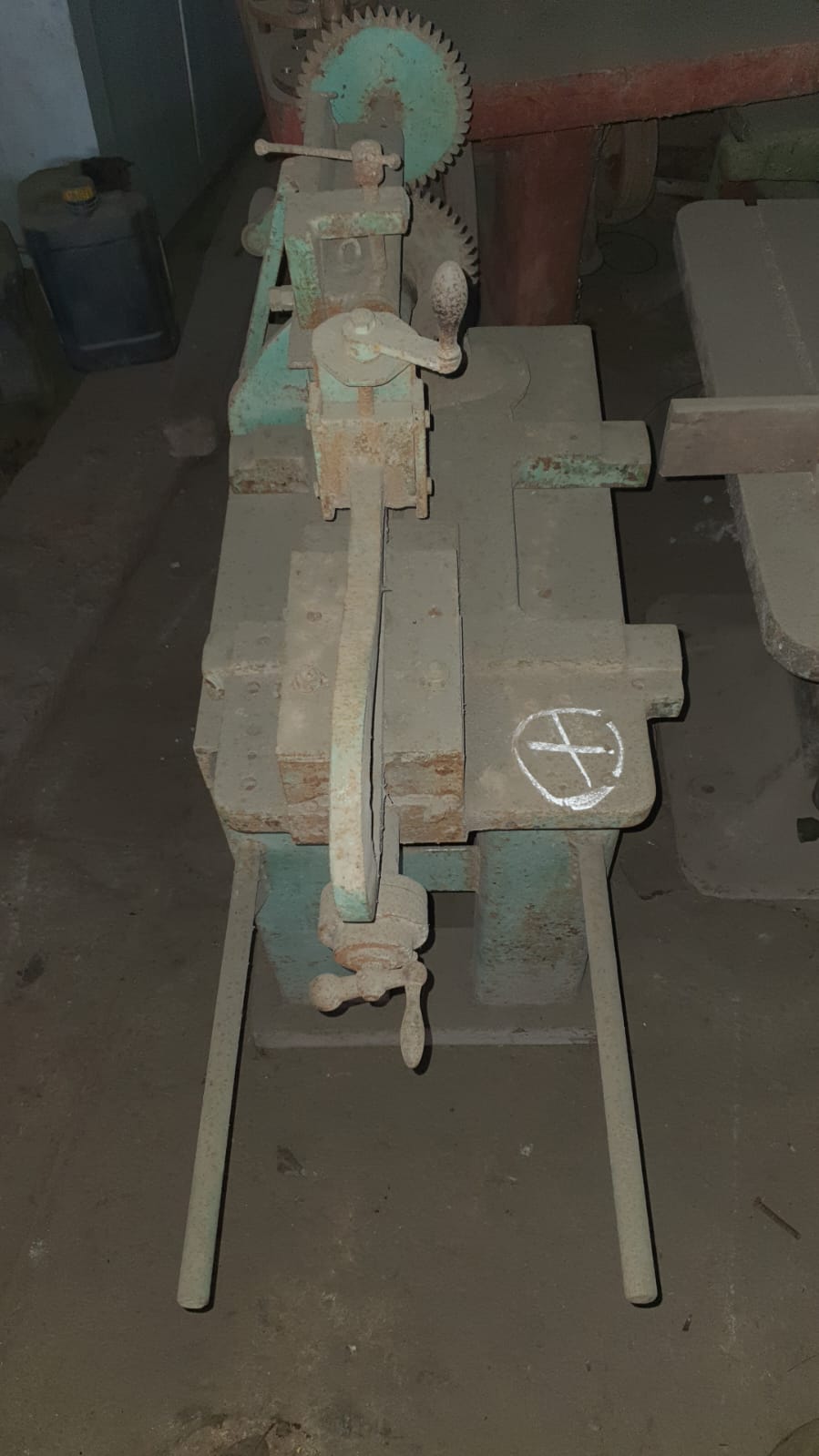 Foto de UM DISPOSITIVO PARA FABRICAÇÃO DE CHASSI DE ENTAIPADEIRA AGRÍCOLA.